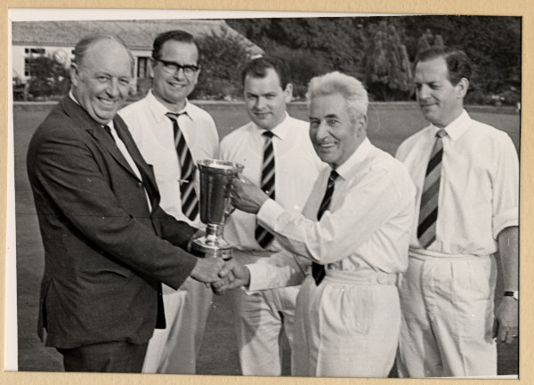 image FGCHM 2007.81.5 Fosters Bowls Team Inter Works Competition Sept 1970